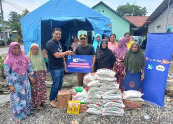 Karyawan XL Axiata Salurkan Donasi Korban Banjir di Deli Serdang    Â 