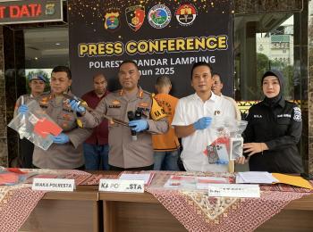 Polisi Tangkap Pelaku Perampasan dengan Pedang Samurai