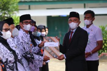 Sebanyak 63 Kepsek SD Dan SMP Se-Lambar Dilantik