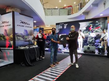 Konsumen Pertama Honda ADV160 di Bandar Lampung, Zainur Ade Resmi Terima Motor