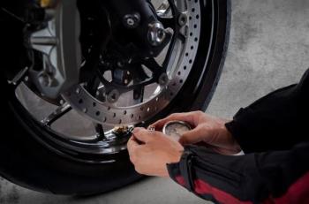 Hati - hari Ini Efek Tekanan Angin Ban Motor Terlalu Tinggi 