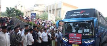 Sekdakab Thamrin Lepas 427 Calon Jemaah Haji Asal Lampung Selatan Menuju Tanah Suci Mekkah
