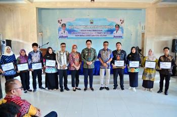 Bagikan Insentif 713 Guru Honorer di Kecamatan Natar, Bupati Egi Pinta Guru Tingkatkan Kualitas Pendidikan