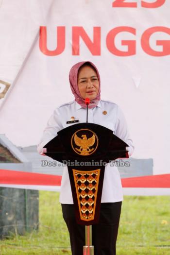 Kunker ke kecamatan Banjar Margo Bupati Winarti Hibahkan Kitab Suci Al Qur