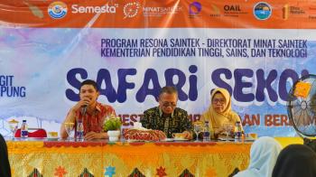 Membumikan Sains, Itera Ajak Siswa SMAN 1 Padang Cermin Amati Matahari Gunakan Teleskop   