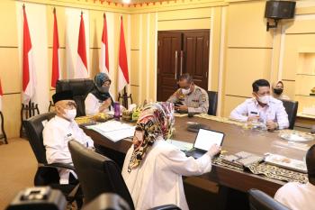 Wagub Chusnunia Ikuti Rapat Koordinasi Pembahasan Perkembangan Kasus Covid-19 dan Evaluasi PPKM di Luar Jawa-Bali