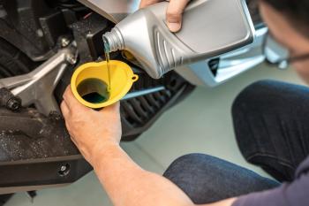 Ternyata Oli Motor Bisa Stres Loh, Berikut Penyebabnya 