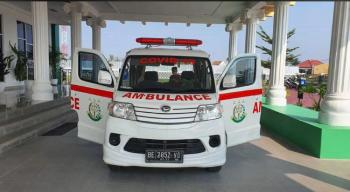 Dalam Rangka Hari Bakti Adhyaksa Ke-61, Kejari Pringsewu Berikan Bantuan Satu Unit Mobil Ambulance
