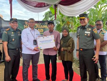 Semangat Hari Juang TNI, YBM PLN Gandeng Korem 043 Garuda Hitam Salurkan Program Bedah Rumah 