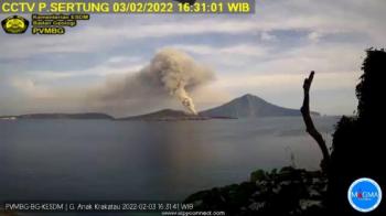 Gunung Anak Krakatau Erupsi, Masyarakat Tidak Diperbolehkan Mendekati Kawah Dalam Radius 2 km Dari Kawah