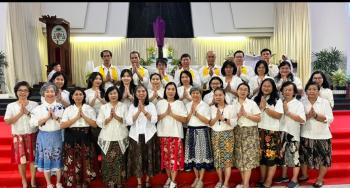 Ratusan Umat Katolik Khidmat Ikuti Misa Kamis Putih di Katedral Kristus Raja Tanjungkarang