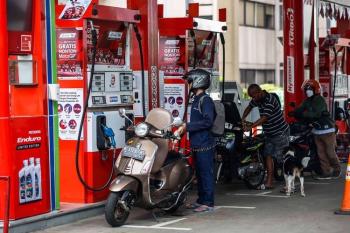 Stop Hidupkan Mesin Motor di Depan Dispenser SPBU
