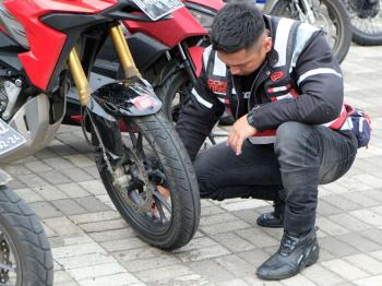 Penanganan Yang Tepat Pada Ban Bocor Saat Perjalanan