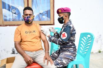 TNI AL Gelar Vaksinasi Tahap Ke-2 di Distrik Aimas Kabupaten Sorong