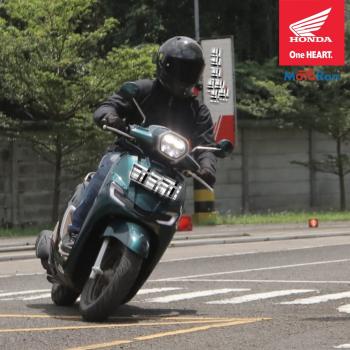 Tips Aman Melintasi Jalan Aspal Berkerikil 