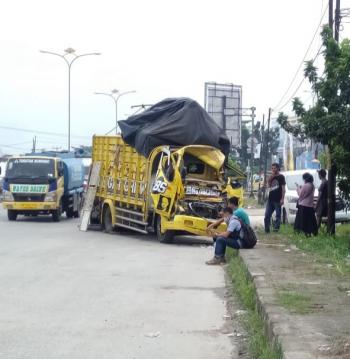 Kecelakaan Beruntun 3 Truk di Jalan Soekarno- Hatta (Bypass) Sukarame, Bandar Lampung