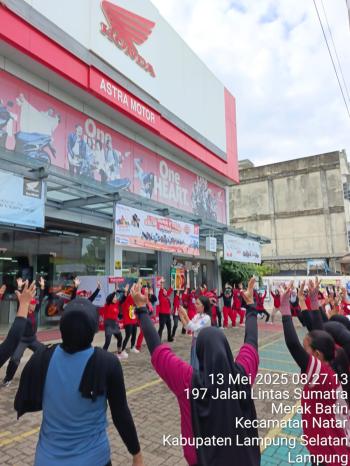 Astra Motor Natar Gelar Senam Sehat Bersama Konsumen Honda Peringati Hari Pendidikan Nasional 2025
