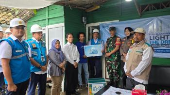 Gapai Berkah di Bulan Ramadhan, Donasi Pegawai PLN UID Lampung Nyalakan Sambungan Listrik Gratis