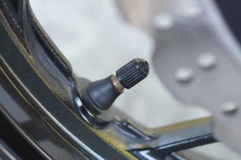 Kecil Tapi Penting Fungsi Pentil Pada Ban Sepeda Motor   