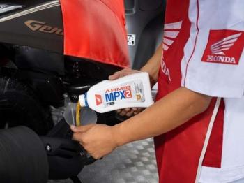Ketahui Efek Telat Ganti Oli Mesin Sepeda Motor