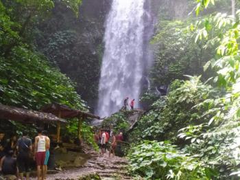 Sensasi Wisata Air Terjun Way Kalam Kian Eksotis 
