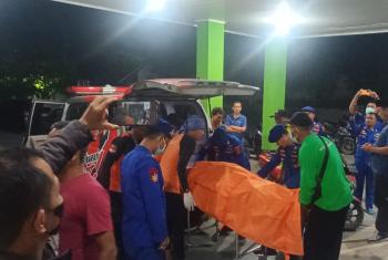 Diterjang Ombak Saat Menolong Teman, Dua Pemuda Ditemukan Tewas di Pantai Pesisir Barat