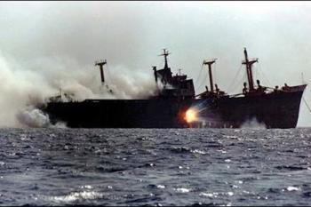 Serangan Drone Bunuh Diri, Kapal Tanker Milik Miliarder Israel Luluh Lantak di Laut Arab