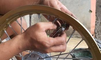 Kenapa Jeruji Velg Motor Jari-jari Harus Rutin Dicek?