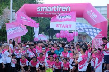 Ratusan Warga Palembang Ramaikan Lari Santai Road to Smartfren Run 2024 