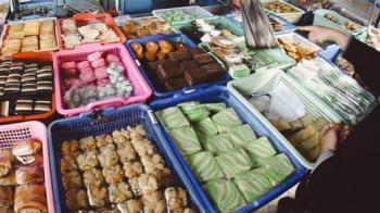 Jerit Pedagang Kue di Bandar Lampung: Sehari Dagang, Sehari Lagi Cari Minyak Goreng