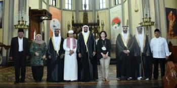 Sheikh Al Mahfoudh bin Bayyah Kagumi Gereja Katedral Jakarta