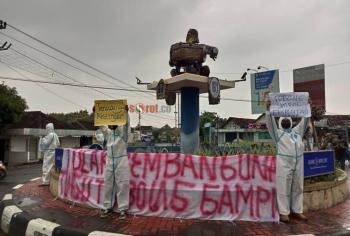 Tolak Pembangunan Ikon Gunungkidul Baru, Warga Gelar Aksi di Depan Patung Kendang Bundaran Siyono