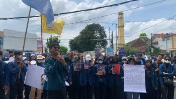 Aliansi Mahasiswa Melawan Gelar Aksi Massa â€œKembalikan TNI ke Barakâ€