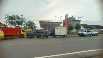 Supir Truk Stop Narik dan Nginap Di SPBU Lampung: Pak Erick Thohir Bantu Kami!