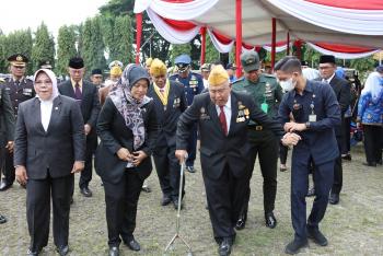 Wagub Chusnunia Chalim Ajak Masyarakat Jadikan Peringatan Hari Pahlawan sebagai Momentum Memperkuat Persatuan dan Kesatuan Bangsa