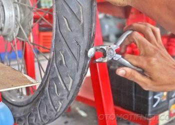 WAJIB TAHU! Menambal dengan Cara Ditusuk Lapisan Kawat Ban Tubeless Malah Rusak