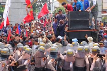 10 Anggota Polisi Terluka Saat Pengamanan Unjuk Rasa 