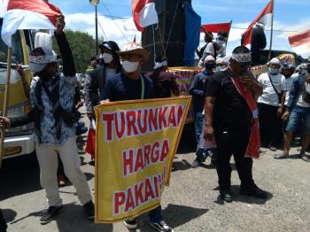 Ratusan Massa Gruduk Pabrik Pakan Ternak Tuntut Turunkan Harga Pakan