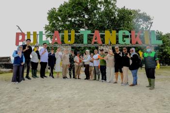 Kolaborasi Untuk Indonesia Bersih, Wagub Jihan Gerakkan Aksi Nyata di Pantai Mutun dan Pulau Tangkil   