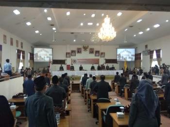 Dihujani Interupsi, Sidang Paripurna DPRD Lampung Tengah Terus Berjalan