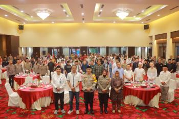 Polda Lampung Berbagi Takjil dan  Buka Puasa Bersama dengan Awak Media