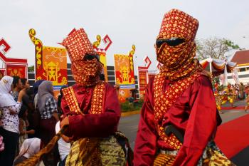Kenali Pesta Topeng Tradisi Sekura Dari Kebudayaan Lampung yang Penuh Suka Cita