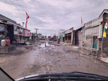 Jalan Rusak di Lampung Menimbulkan Gangguan bagi Warga