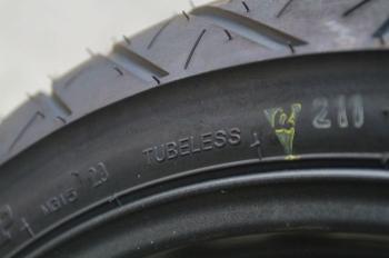 Jangan Asal Tusuk! Tambal Ban Tubeless di Motor Bisa Lebih Aman Pakai Cara Ini