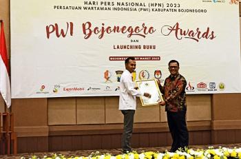 Puncak Peringatan HPN 2023, Dandim Bojonegoro Terima Penghargaan