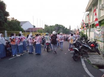 Meresahkan! Ratusan Siswa-siswi Corat-coret Baju Seragam Rayakan Kelulusan di Persit