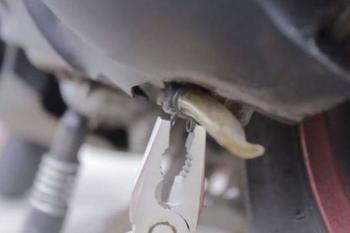 Fungsi Slang Kecil Bening di Motor Matic   