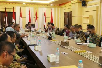 Pj. Sekdaprov Fredy Bersama Pj. Bupati Lampung Barat Nukman Tandatangani Berita Acara Serah Terima Perjanjian Hibah Daerah Tanah Kantor UPTD Pengelolaan Pendapatan Daerah Wilayah XIV Lampung Barat