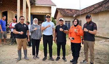 4.797 Masyarakat Terdampak Banjir di Kecamatan Candipuro, Palas, dan Sragi Terima Bantuan Pangan dari Pemerintah   