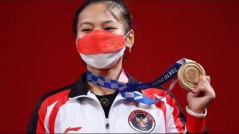 Atlet Angkat Besi Putri Sumbang Medali Pertama Bagi Indonesia